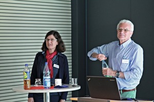  Dipl.-Ing. Dipl.-Wirtsch.-Ing. Elisabeth Hierlein, Managing Director of the Association of German Producers and Users of Concrete Precast Elements (FDB), announced the lectures, including that given by Dipl.-Ing. Werner Hochrein, Dressler Bau (right) 