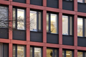  Beim Rathaus in Hamm verliehen rote Pigmente einer relativ schlichten Fassade ein ungewöhnliches Aussehen 