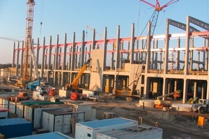  Abb. 2 Logistische Meisterleistung auf der Baustelle. 