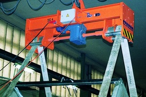  Fig. 2 Turning spreader beam in the year of construction in 1996. 