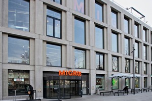  Polycon is a fire-resistant (A1) composite material made from glass-fiber-reinforced concrete. It is mainly used for façades and was the perfect fit for the Migros City project 