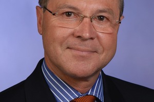  Abb. 1 Dipl.-Ing. Reinhard Schramm geht Ende Dezember 2010 nach 26 Jahren Tätigkeit für die Porenbetonindustrie in Ruhestand. 