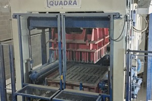  Designed for meeting versatile and multi-product manufacturing requirements, the Q10 HP block ­machine permits ­first-class product manufacturing at high output rates 