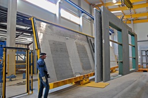  40 % der Betonfertig­teil­produktion bei ­Regenold entfällt auf ­Wand­elemente, die im ­Haus-, Gewerbe- und ­Industriebau auf dem ­deutschen und fran­zösischen Markt ein­gesetzt werden 