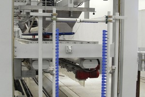  <span class="bildunterschrift_hervorgehoben">Fig. 10 </span>Cutting line: The cross saw with integrated recessed grip mill is a good investment in the future because the markets along the Arabian Gulf change.  