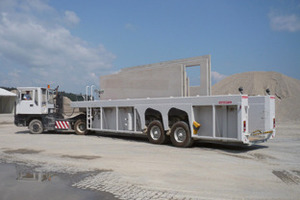  Fig. 1 The SBH-I Flatliner in action moving flat pallets bearing precast products in the precast plant. 