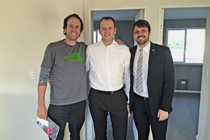  Sebastián Lüders, Technical Director with BauMax, together with Philippe Marrié and Wesley Gomes, both Vollert Anlagenbau (left to right), inspected one of the already completed residential houses 