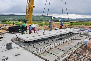 → Assembly of the two matching precast floor slabs 