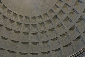  Im Uhrzeigersinn: Die Kuppel des Pantheon in Rom, Waschbeton-Wand, Detail eines Extruders in der Fertigung von Nordimpianti und Tour-Teilnehmer im Querzoli-Werk  
