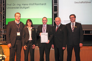  Roy Thyroff (center) of V. Fraas Solutions in Textile with the Innovation award 2012 