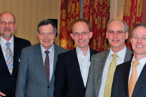  Von links: Dipl.-Ing. W. Schäfer (BMO), Prof.Dr.-Ing. Hosser (TU Braunschweig), Dipl.-Ing. M.Tillmann (FDB), Prof.Dr.-Ing. A.Fischer (Beuth HS f. Technik), Dr.-Ing. A.Steffens (WTM Engineers GmbH)     