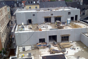  Since the new building nearly abuts the existing building, the precast parts had to be adjusted at short notice 