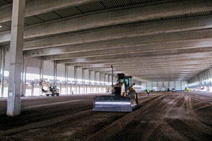  Eine 100 m lange Binderschalung fertigte Nuspl kürzlich für das deutschlandweit größte DHL-Paketzentrum in Obertshausen  