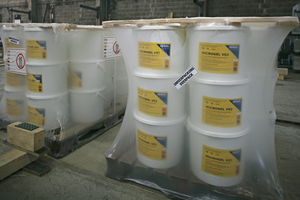  Hebau‘s Microgel is delivered in usual, often huge barrel-bunches to a precast concrete plant 