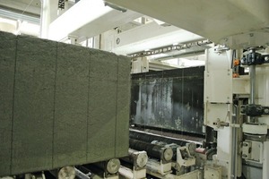  Fig. 9 The horizontal and vertical cutter cut the blocks to length and thickness. 