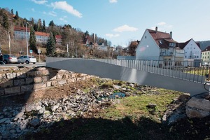  Die Fußgängerbrücke in Albstadt-Ebingen kommt ohne Betonstahl­bewehrung oder Vorspannung aus 