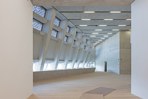  Spatial experience due to clear lines: PCs Corbels connect beams to inclined columns  