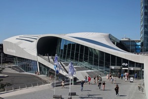  The new central station in Arnhem is leaned against a hummock - a rarity in the Netherlands 