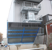  Fig. 4 The truck discharge bunker with ground level access feeding the double belt conveyor by means of a discharge conveyor. 