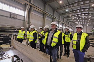  The study group visit the Skonto Prefab production hall in guidance from General ­Manager Karlis Roznieks (left) 