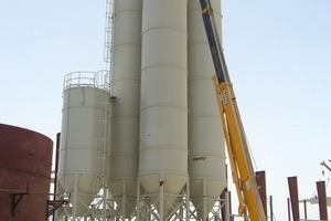  Fig. 4 Installation of the bonding agent silo. 