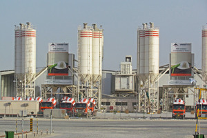  The concrete factory with two Sany 180 Eco batching plants is continuously supplying concrete to the large construction site  