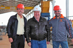  WCH Sales Manager Eduardo Mucillo, Rotesma-Geschäftsführer José Antônio Tessari und BFT-Redakteur Silvio Schade (v. r. n. l.) besichtigen die Produktionsanlage 