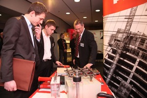  Abb. 10 Die Ausstellung war auch 2011 wieder gut besucht.  