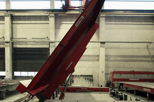  The tilt station enables to upright a load of 45 t to a degree of 80° 