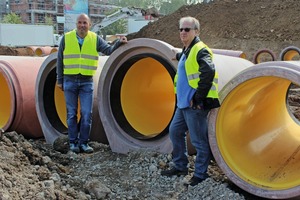  Geschäftsführer ­Joachim Strack (links) und Vertriebsmitar­beiter Jean Pierre Kiene (rechts) von Beton Müller freuen sich über die erfolgreiche ­Premiere von Perfect Pipe in Frankreich 