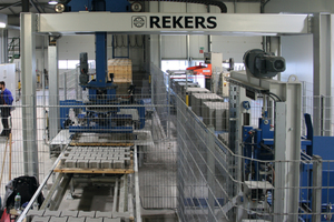  Rekers board conveyor and cuber in operation 