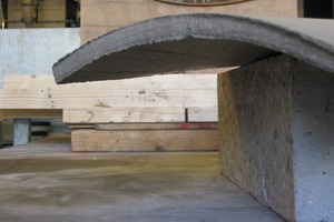  Fig. 4 Experiments in the Stevin  Lab with double curved precast concrete based on the patented  system (Vollers and Rietbergen, 2008). 