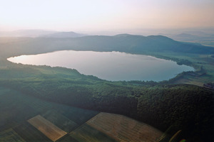  Der Laacher See, der Krater des ehemaligen Vulkans  