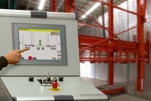  Touchscreen for operating pallet rotation. 