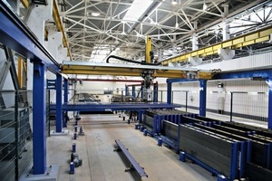  State-of-the-art robot technology ensures highest precision when placing the shutters weighing up to 250 kgs and when plotting the embedded parts 