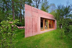  A small studio becomes a remarkable sculpture to live in by using lightweight concrete integrally colored in red shade and a distinctive floor plan – even including everything you need 