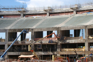 While large parts of the load-bearing structure made of concrete were re-profiled, precast elements were used for the new spectator stands 