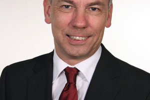  Prof. Dr.-Ing. Matthias Middel, born in 1962, studied construction engineering at Ruhr-Universität Bochum and graduated in 1989. He continued as a research assistant within the working group on „Materials Technology and Concrete Structures“ at Ruhr-Universität Bochum, where he obtained his Ph.D. in 1995, followed by a position as departmental head for building materials with Bau- und Wasserchemie Dr. Rose GmbH. In 1997, he continued as a management member responsible for cement-related con-struction advisory at the Federation of the German Cement Industry in Beckum. Since 2000, he has been managing director of BetonMarketing West GmbH in Beckum. 
