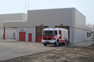  The façade of the new fire station consists of highly insulating, glass fiber reinforced precast concrete sandwich walls 