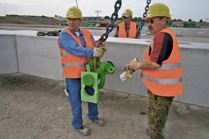  To prepare for transport, the Colift assembly shaft must be pushed into the carrier opening  