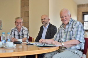  Wally Armstrong, Geschäftsführer der CMA (rechts), Christian Jahn, Chefredakteur der BFT International (Mitte) und Silvio Ferraris, Mitglied der Geschäftsführung von ReMaCon Products 