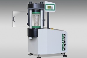  The new Beta 5-3000 AD pressure testing machine, open, with test specimen 