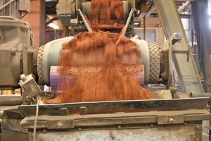  Fig. 2 The no-slump colored concrete is conveyed from the mixing unit to the roof tile machine. 