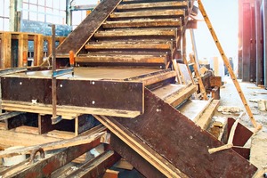  Fig. 2 Maxiform S-Twin, here used as stair formworkin a precast plant. 