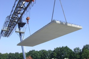  Fig. 2 The prestressed floor slabs allow bridging of up to 8.5 meters without any supports. Abb. 2 Die vorgespannten Elementdecken lassen sich bis zu 8,5 Meter unterstützungsfrei überbrücken. 