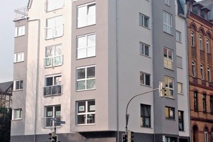  The building on Mainzer Strasse in the German city of Koblenz with a combination of saddle and barrel roof 