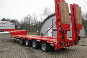  Apart from concrete inloaders and tipping semi-trailer, Langendorf presented at bauma a new low-bed trailer as well 