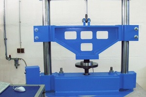  Fig. 4 View of the “test tongs” pilot-scale measuring device. 