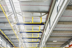  → 1 Coating area of the vehicle production hall with roof purlins as ­Vierendeel truss 