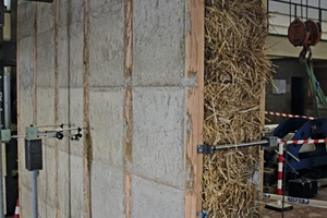  Failure test performed on a wall unit made from concrete and straw 